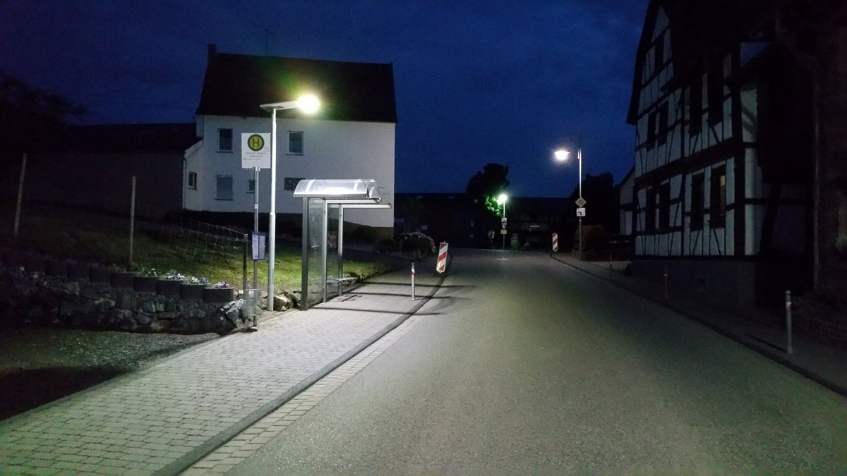 ronotic's tweet photo. "#Solarleuchte #ROL3075, von 2018, bei uns im Einsatz an der #Bushaltestelle in 53501 Grafschaft-Niederich. Die Nutzer und auch wir sind mit der Leistung der Leuchte sehr zufrieden.
Im Auftrag, Gemeinde #Grafschaft"
- Danke :) https://t.co/EamfwxRmp1