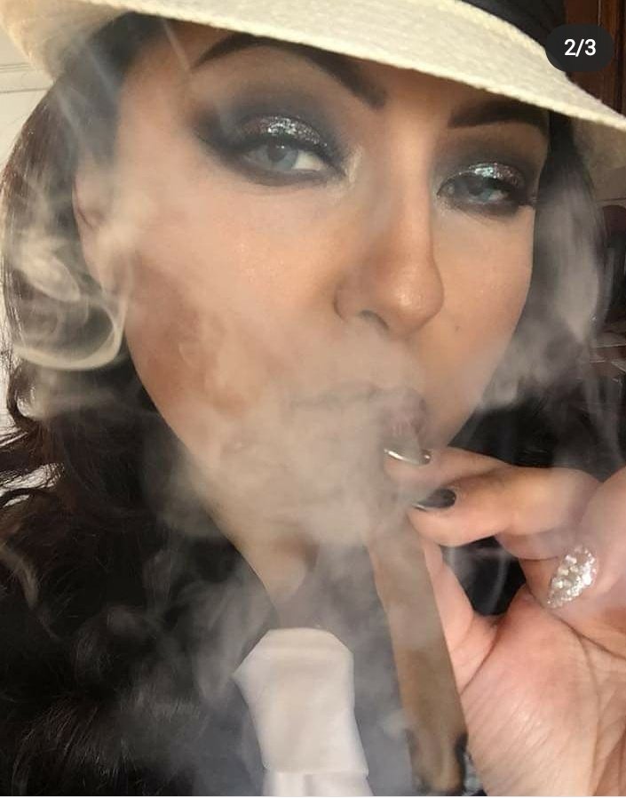 tobaccotrader's tweet photo. #womensmokingcigars #Cigars https://t.co/LKkRBz1F8l