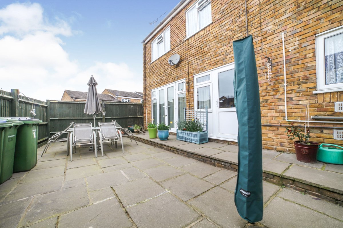 MannProperty's tweet photo. Situated on the edge of #Woolwich and #Charlton this property really is location, location!
This much loved home is in excellent condition, the kitchen/diner is hub of the home and laid out perfectly to accommodate family gatherings. For more information click here https://t.co/KK1yn0pQFY