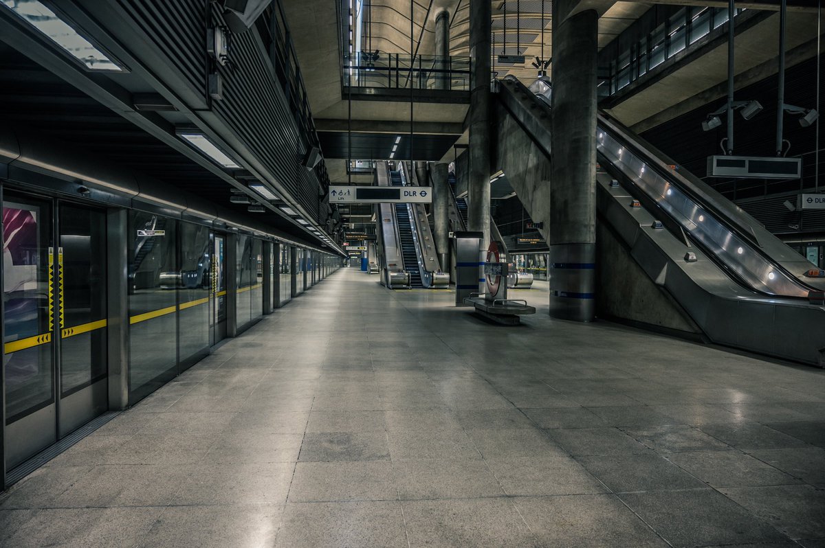 [THREAD]  #PictureOfTheDay 25th March 2020: Canary Wharf Underground  #photooftheday  https://sw1a0aa.pics/2020/03/25/canary-wharf-underground/