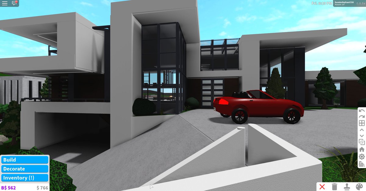 Hillside Modern Mansion In Bloxburg