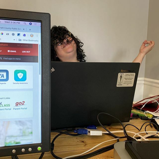 JustJeremy's tweet photo. I know one of us is working hard and it is not the lady in the photo. Right @mrslucysena. https://t.co/5md7jrt0ZI https://t.co/72O0GCOAWI