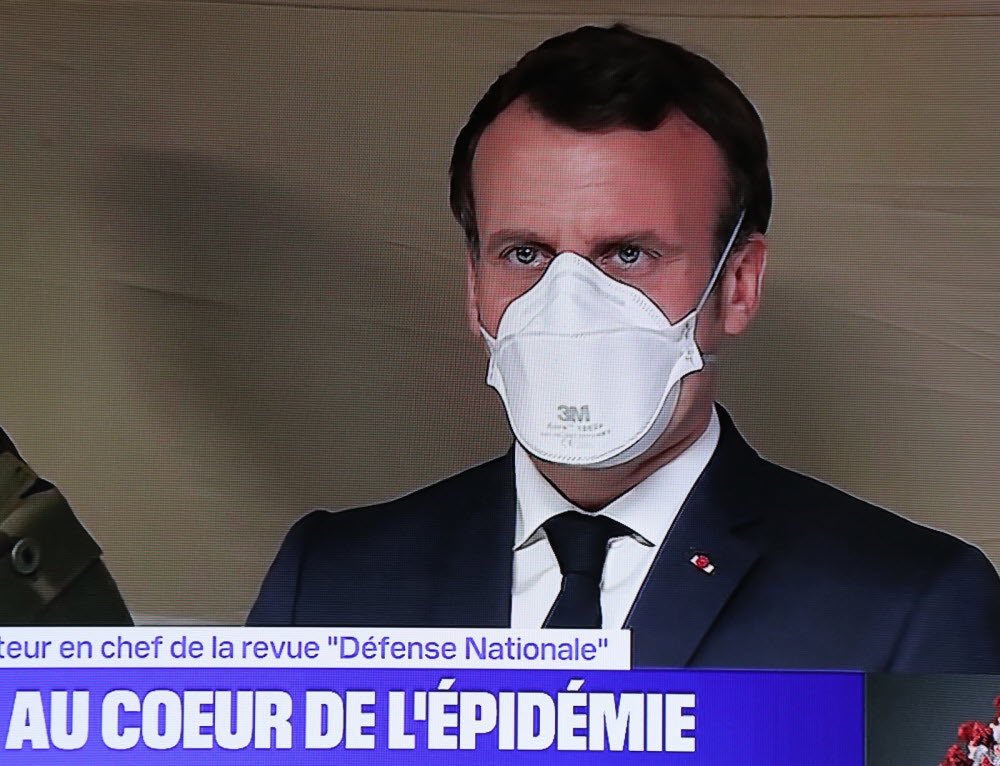 NicolasBay_'s tweet photo. Après plusieurs semaines à répéter que les masques ne servent à rien ⤵️ https://t.co/1wJHYgDldM