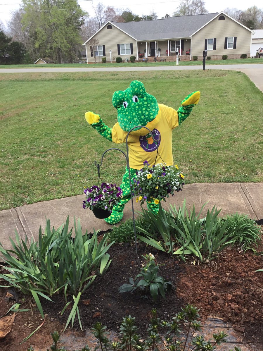 ReadyFreddyWSFC's tweet photo. Freddy spent some time outdoors today! Hope you did too! @PrekWs @wsfcs #wsfcsEarlyLearning https://t.co/SAEUXCX7Yp