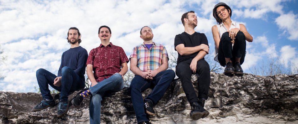 Treat yourself to some beautiful math rock with our #SongOfTheDay featuring <a href="/KrakenQuartet/">The Kraken Quartet</a> and Adobo!

kutx.org/song-of-the-da…