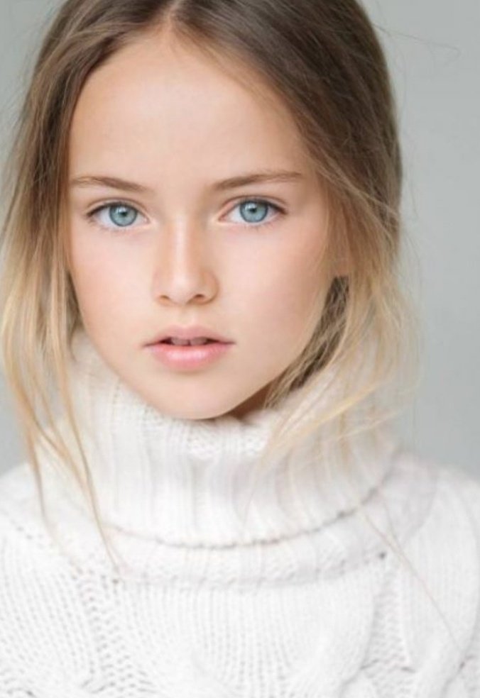 #أيتها الشقراء 
عيناك، كشوارع القدس ألف عدو يتمنى احتلالها 🙊🤩💞