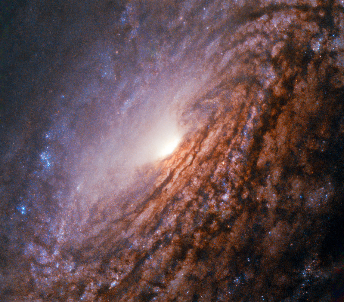 Ngc 2608 Galaxia - Esa Hubble Portrays A Dusty Spiral Galaxy - It is considered a grand design ...