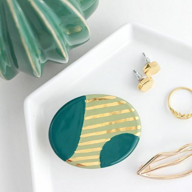 This hair clip is a previous design that is available in my shop, but I’ve been working on a new clip collection for a little while now and it’s almost ready. It feels weird to launch products with everything going on, but I love the new collection and I… ift.tt/3amTJHy