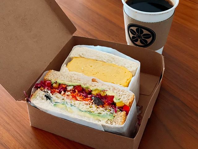 manducario's tweet photo. Recomendación del día, @enomoto_coffee en la Cuauhtémoc es parte de @edokobayashi group. De mis restaurantes favoritos en la ciudad. Todos bajo el concepto japonés, trayendo sabores auténticos y de gran calidad. Enomoto es un café ☕️ con una barra para s… https://t.co/LxjrEi7GQn https://t.co/Hs2wpkmL8S