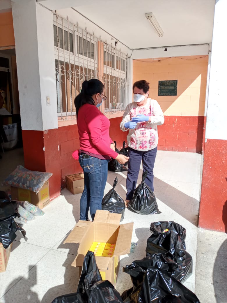 La SupervisiÃ³n departamental Guatemala Oriente, realizÃ³ entrega de alimentos no perecederos a los padres de familia de estudiantes de la escuela 914 de Puerta Parada, Santa Catarina Pinula, dÃ¡ndole cumplimiento al Acuerdo Ministerial 825-2020. #IniciaElCambio #Mineduc #EducaciÃ³nGuate #EducaciÃ³nGT #EducaciÃ³n