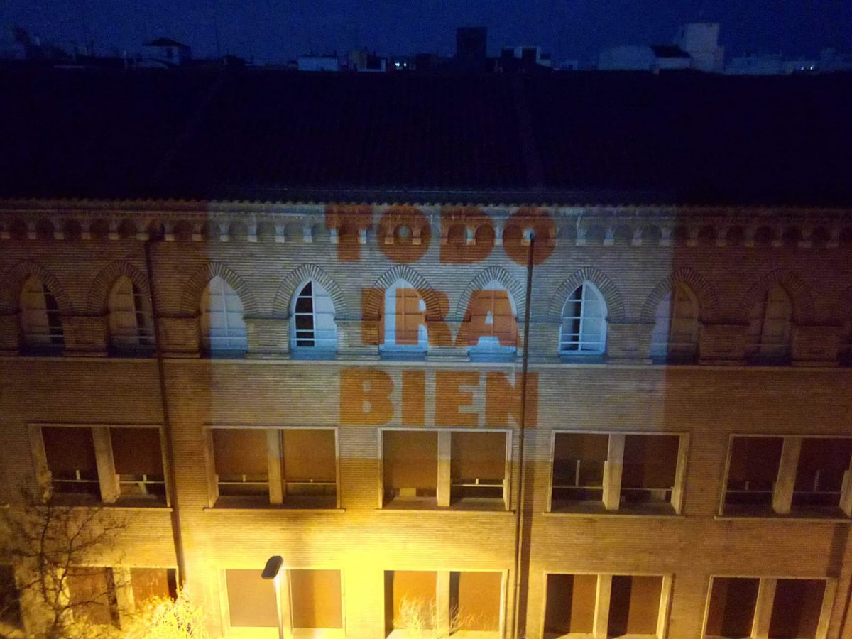 Una familia nos escribe: "Vivimos enfrente del cole y estos días es triste verlo sin vida, así que mandamos un mensaje  a todos!! " #vamosCarmelitas #QuedateEnConfianza.
#CompartirEsVivir 
<a href="/pastoralfec/">Pastoral FEC</a> <a href="/colegiosfec/">FEC (Fundación Educación Católica)</a>