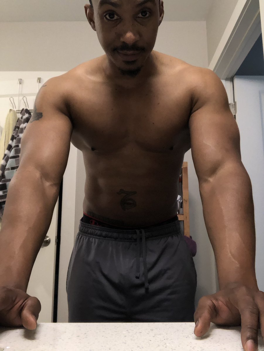IWANTPORTER's tweet photo. Doing the home workouts! #selfie #thatpump https://t.co/w55o0M6lld