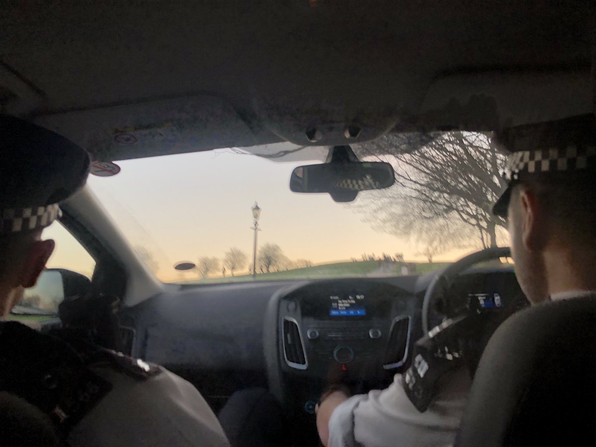 Whilst on patrol this evening we found a large group congregated on top of #PrimroseHill who were asked to move...

YES, the view from the top is unrivalled but it will still be there when our current situation is over whereas some of our community may not... #StayHomeSaveLives