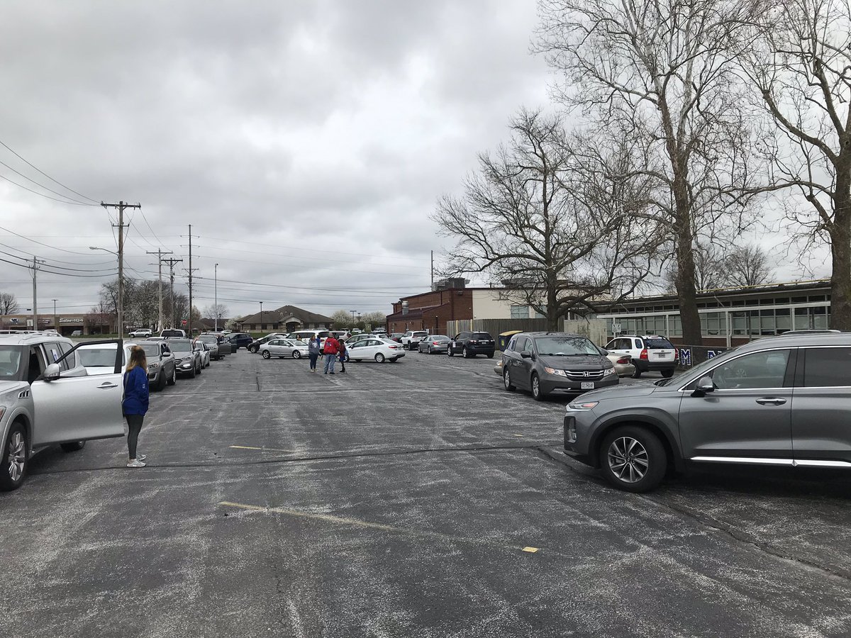 sps_disney's tweet photo. @TEAMDISNEYPod servant leadership is happening everywhere.! When helping by serving food, caravaning through the neighborhoods, making connection phone calls, and providing resources fills staff buckets more than our kids, it is the #bestworkday!: ) https://t.co/Rex8kmcO0N