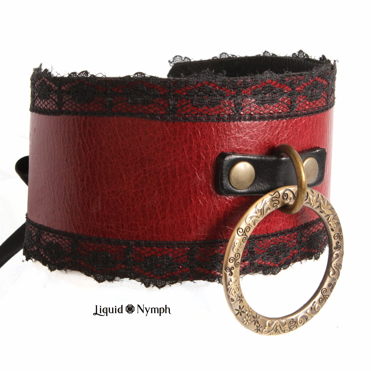 Who needs a leash when you can slip your own two fingers through this ring? Another custom corset collar.  Bordello red leather with black lace, unique antique brass o-ring. #bondagecollar #corsetcollar #posturecollar #imadethis #vampirecollar