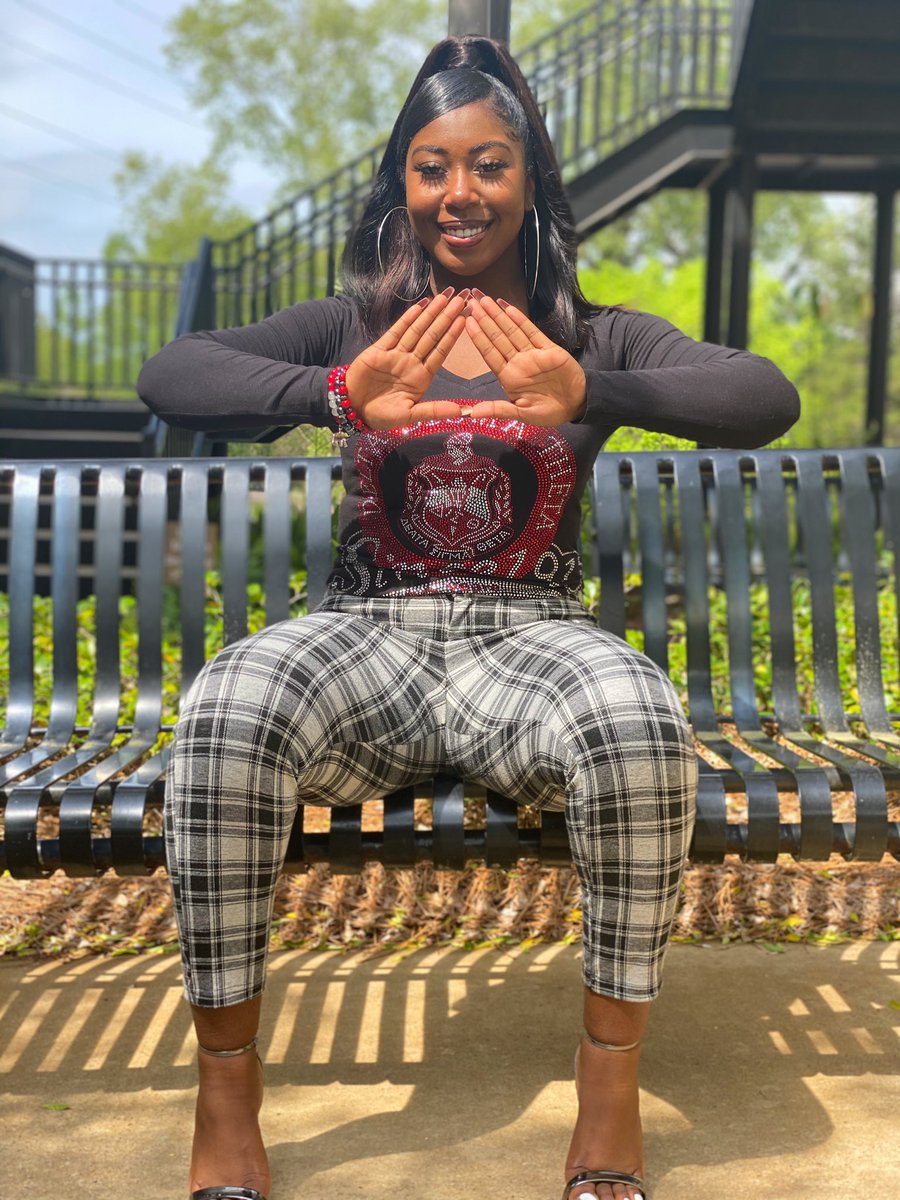 _itsjustsierra_'s tweet photo. My momma told me if you’re gonna pledge something it better be DST...🐘🔺
#ΔΠ #Spr20 
#ImBACKKKK https://t.co/QKUCdQO0Cs