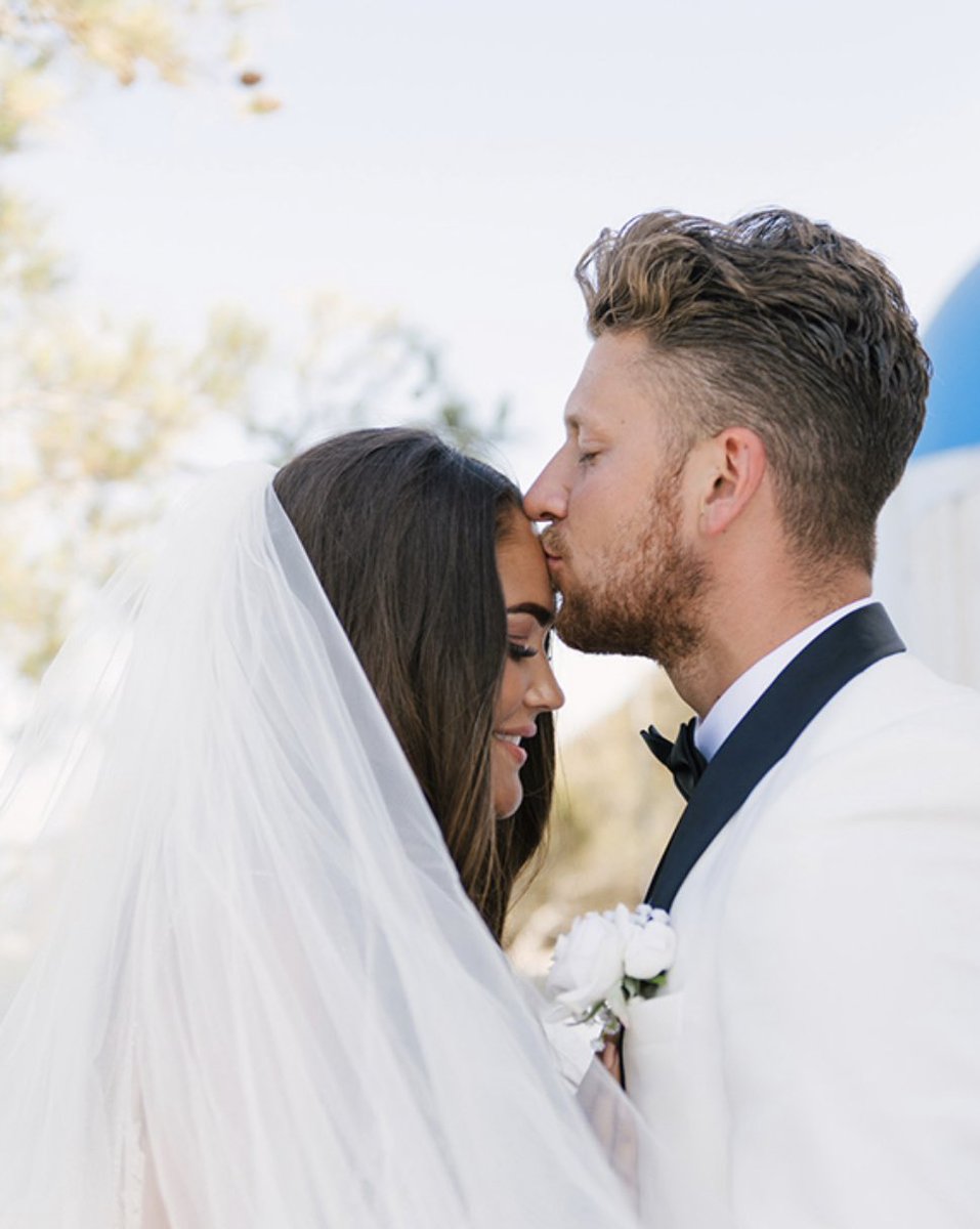 How beautiful are these  #couple Zoe & Giannis at their  #wedding day in  #santorini  #greece   #افراح