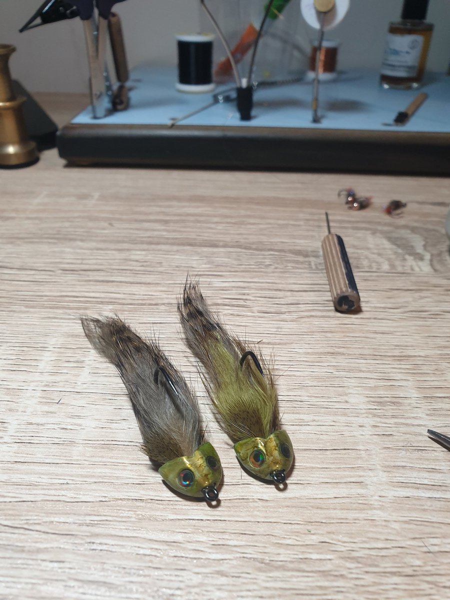 NCA_Matt's tweet photo. Ok so I'm going for it.
Photo of mediocre fly tying - check.
Multiple hashtags associating myself with my favourite brands plus some random stuff - check.
#ronthompson #okumaairframe #stoneflyvice #maximachameleon #flymail #fipsmouche #thetugisthedrug #walkthewalk https://t.co/fqq83judgU