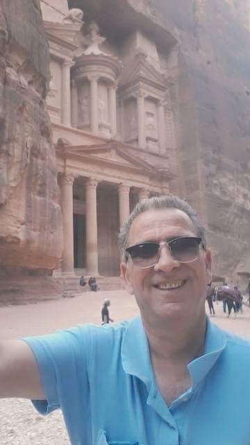 وطني كبير بحجم السماء منيع على الحبناء
الوطن للشرفاء نحن الوطن وانتم أيها اللصوص غثاء كزبد البحر وكلاب تاكل الجيف ألتي على تراب الوطن أسعدنا نزول المطر على تراب الوطن أحيا الارض والشجر سبحانك كيف تتجراء اللصوص على غدر هذا الوطن سرقوا لون ورده وشذا عطره