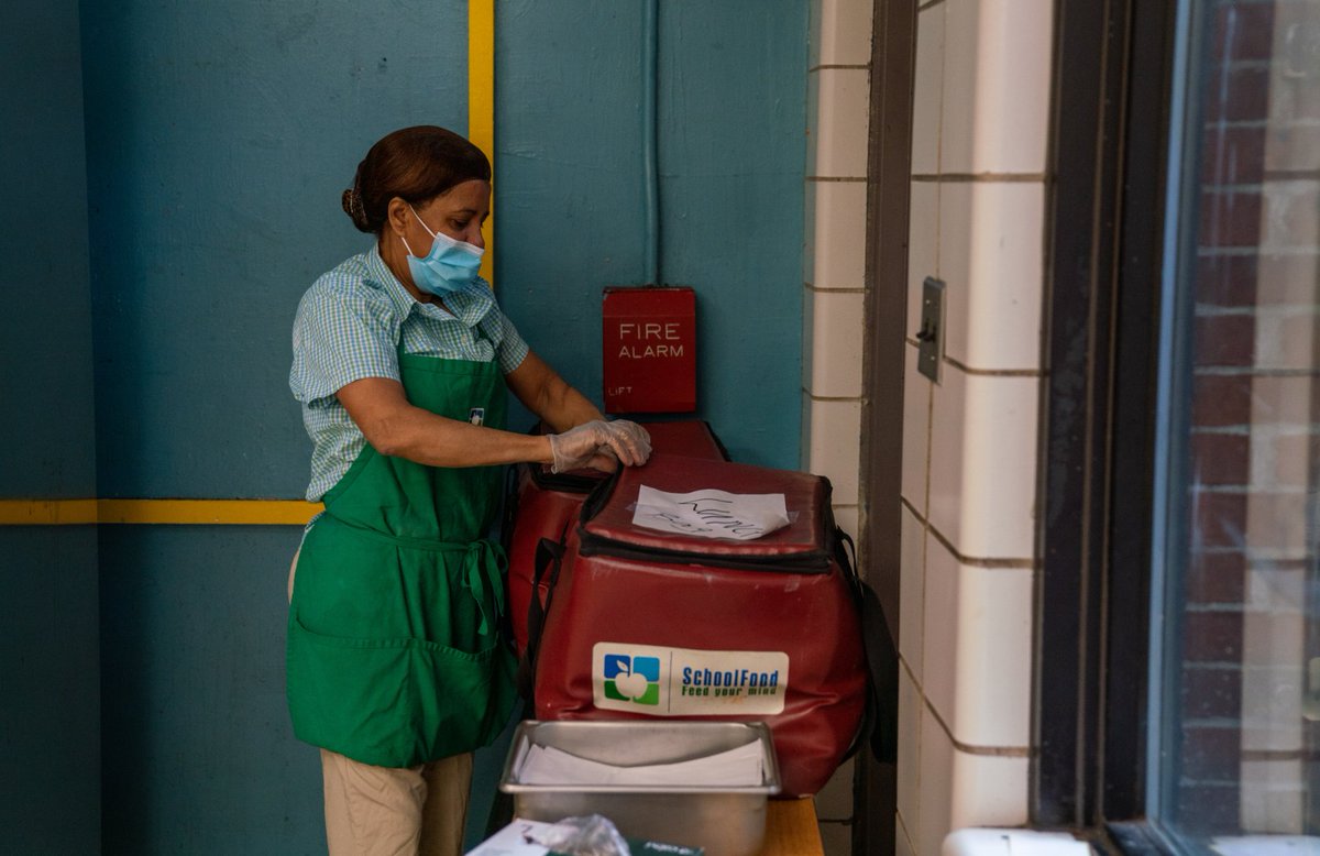 Thanks to unseen heroes working in 449 sites across the City, 78,000 meals were served to NYC children today!👇🏽  

Food sites operate Monday-Friday, 7:30am-1:30pm, and any child of any age can get three meals daily. Find a location near you schools.nyc.gov/freemeals.