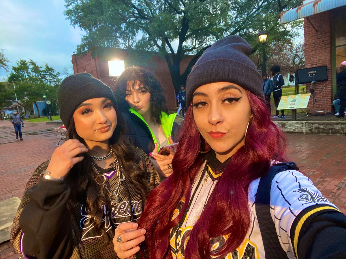 madisonmariahhh's tweet photo. Go watch that new BUSSSINNN video 🤩🥵🔥 @taymoneyduh https://t.co/oUR8Ifcz6a