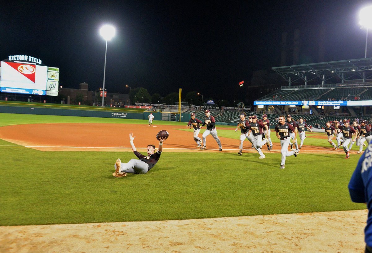 AlexTigersBBall's tweet photo. Throwback Monday! https://t.co/8NVKUEELEy
