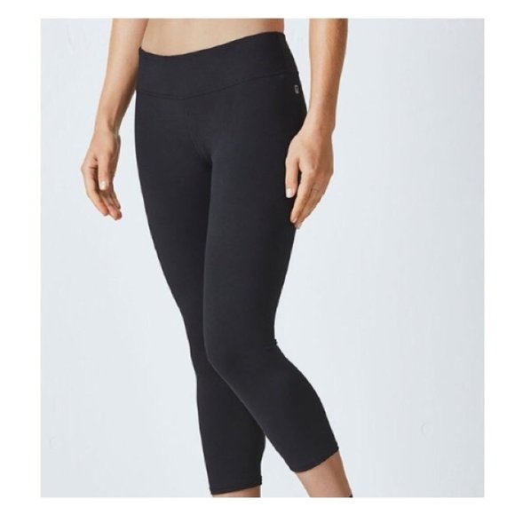 Wenlmm's tweet photo. So good I had to share! Check out all the items I'm loving on @Poshmarkapp from @lashea_hudnall #poshmark #fashion #style #shopmycloset #fabletics #aerology: https://t.co/N4qKvf2gg4 https://t.co/YOxDJCDw00
