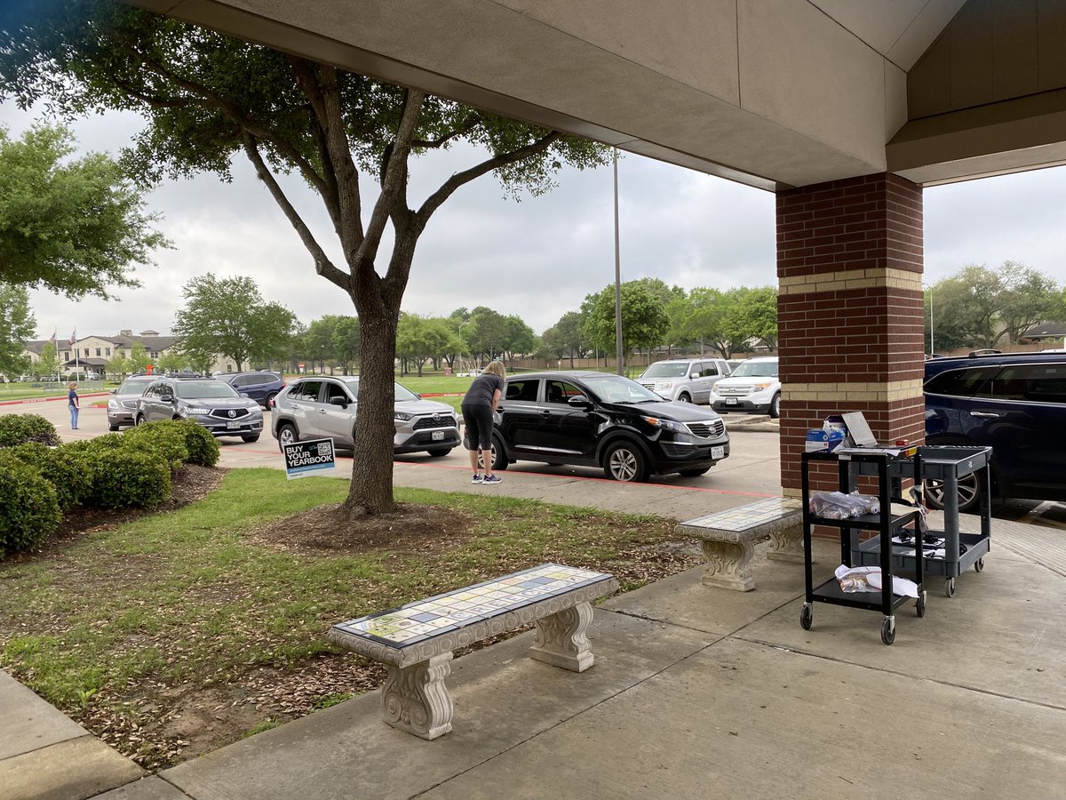 We are getting students ready for online learning with devices. Way to go team! #creechpride ⁦<a href="/GuptonSally/">Sally Gupton</a>⁩