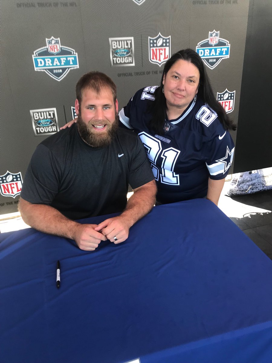 blueandsilver19's tweet photo. So blessed to have met you ⁦@tfrederick72⁩. Thanks for all you did for our team and our community with ⁦⁦@BlockOutHunger⁩. #CowboysNation will miss you! Wish you the best! 💙#5XProBowl #2XAllPro https://t.co/0nFh6Y6Vab