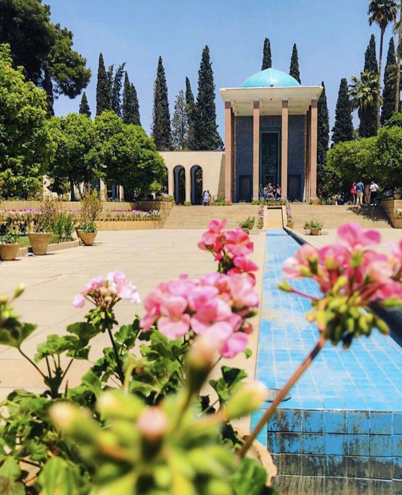 Iran_Style's tweet photo. #Saadi’s tomb, a popular destination during #Nowruz for pilgrims of love❤️ &amp; beauty🌸, Shiraz. Image via #BeInIran. #architecture #travel #LoveIRAN💟 https://t.co/Z4AlnmmC8v