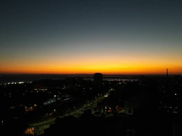 VistaPOA's tweet photo. Muita beleza para pouca vida lá fora

#portoalegre #poa #poars #porsolguaiba #rs #pordosolportoalegre #pordosol
#pordosolorladoguaiba #porsolguaiba  #orladoguaiba
#rioguaiba #riograndesdosul #brasil
#capitaldosgauchos #capitaldoriogrande #centrohistorico… https://t.co/2QIgu07q76 https://t.co/5RRRBHL2IU