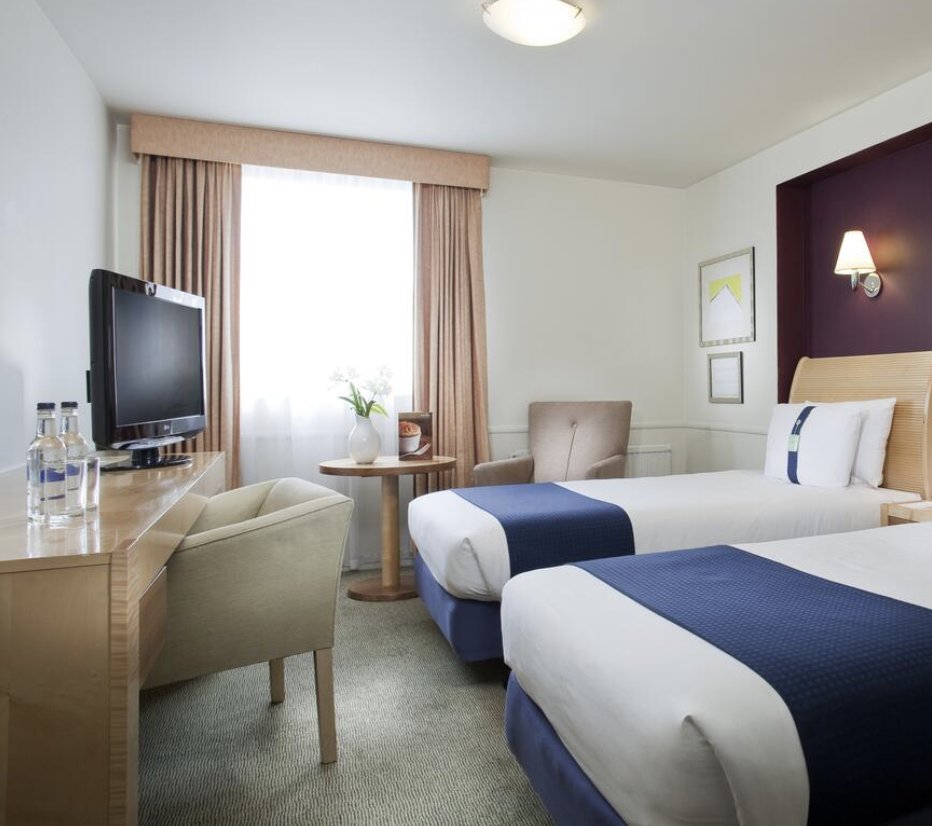 Need space to work? We've got you covered! 🙌  We can transform our bedrooms into your personal office space for just £40 per day! 

All our rooms include:  

🌟Free WiFi 
🌟A spacious desk
 🌟An en-suite bathroom 
🌟Tea and coffee facilities  

📞0871 9429113 to book😊