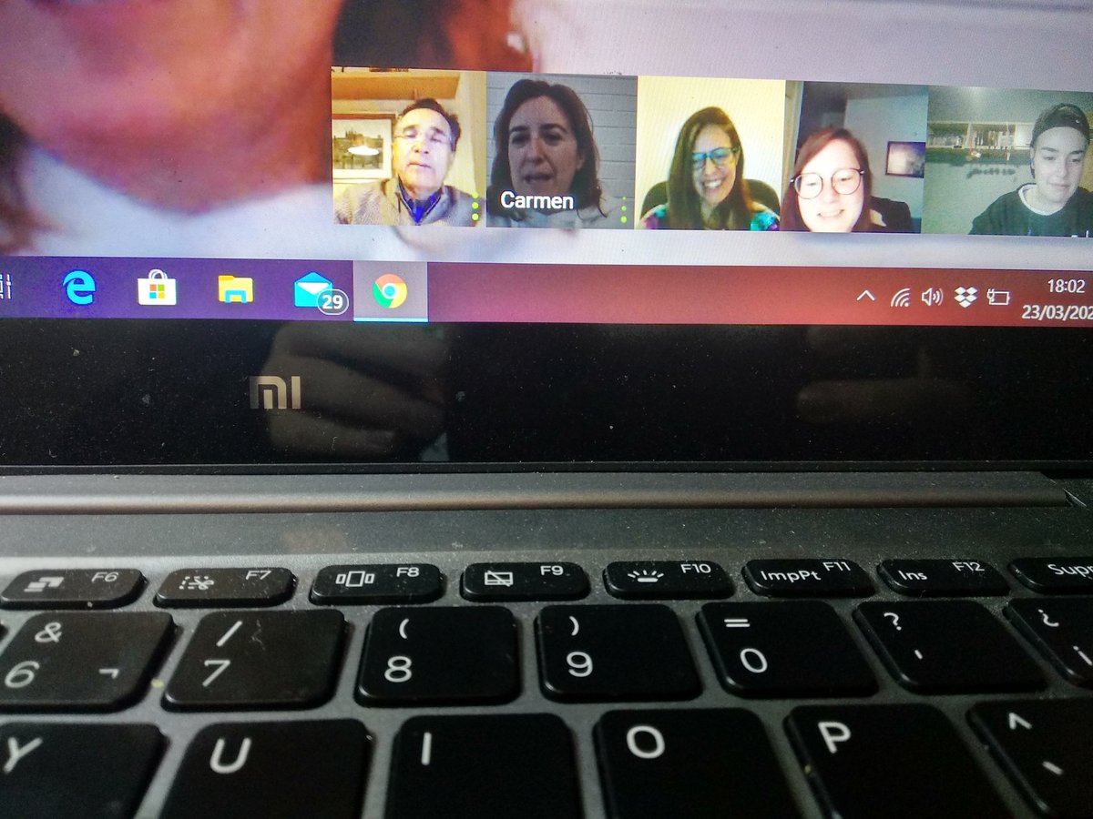 UMUEmprende tweet media