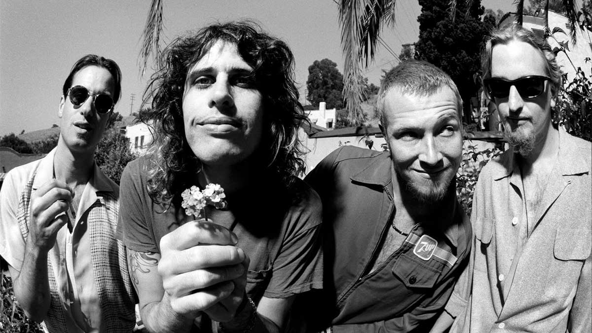 LaCarneMagazine's tweet photo. https://t.co/mNHpI5fTNV - Siempre recordaremos a STONE TEMPLE PILOTS como una de las grandes bandas del Grunge. Hablamos de los motivos por los que Scott Weiland dejó la banda - #stonetemplepilots #grunge #scottweiland #velvetrevolver https://t.co/z0y1mKWIEd