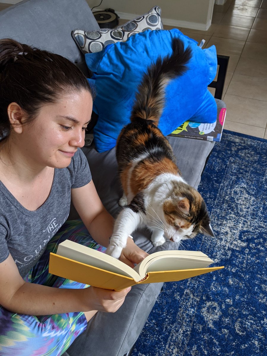 Ms. Gonzalez CIS coordinator reading to Luna #VirtualSpiritWeek #AloneTogether 
<a href="/SamuelClemensHS/">samuelclemenshs</a>