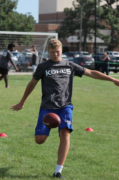LFHS junior punter <a href="/shelbypruett3/">Shelby Pruett</a> is starting to turn heads as he plans to follow the family tradition and play in college.

<a href="/LFHS_Scouts/">Lake Forest HS Athletics</a> @LFScoutNation
 
bit.ly/3aervPd