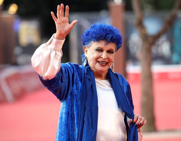 Descanse en el paz la actriz #LucíaBosé, entrañable amiga de Chavela y madre del cantante #MiguelBosé. Un abrazo profundo @BoseOfficial 🙏🏽