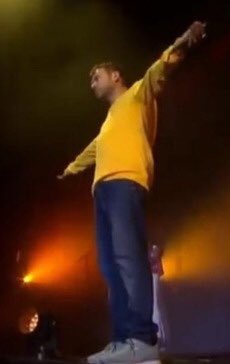 Happy birthday to my bi king damon albarn  