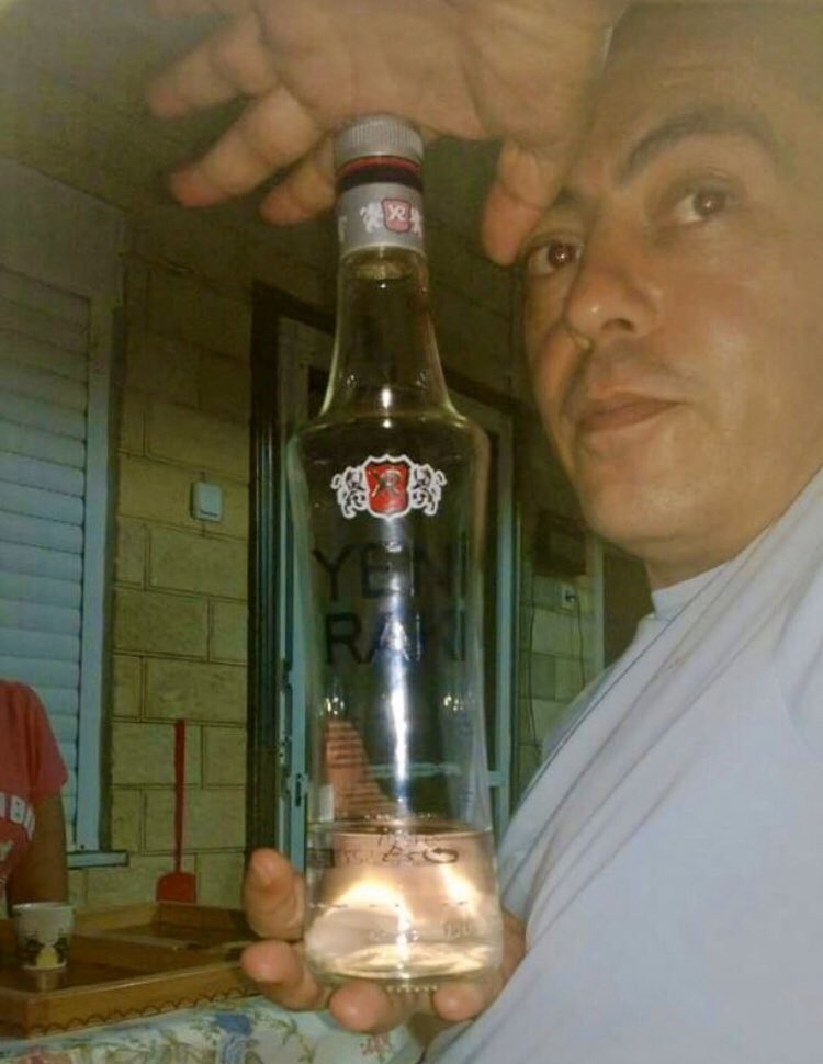 Oğlumu karşıdan karşıya geçerken öldüren bu katil, 30 Km hız sınırı olan yolda.96 Km hız yapıp,sağ şeride makas atıp, fren dahi yapmayan bu #KATİL oğlumu öldürdükten sonra bu fotoğrafı paylaştı.Şimdi bu katili virüs bahanesi ile #af edeceksiniz.#katillerafedilemez 
#AffaHayır