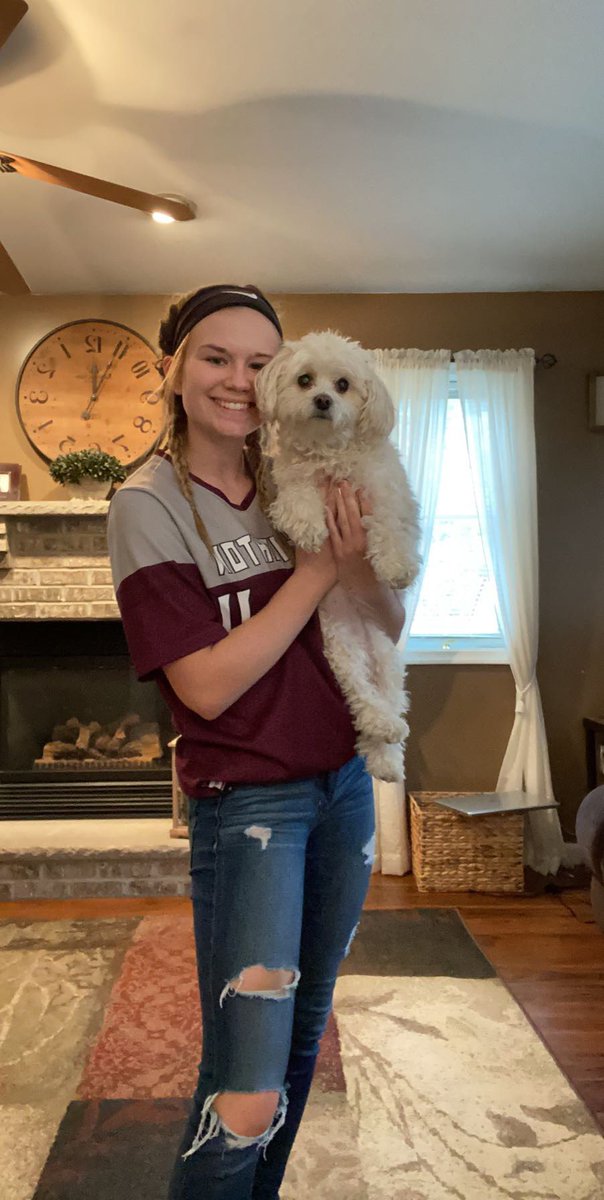 KunkleCierra's tweet photo. #missingmaroonmonday @LehightonHighSc @lahsYB  miss playing on the field in maroon &amp; white! https://t.co/9ELQYcFY72