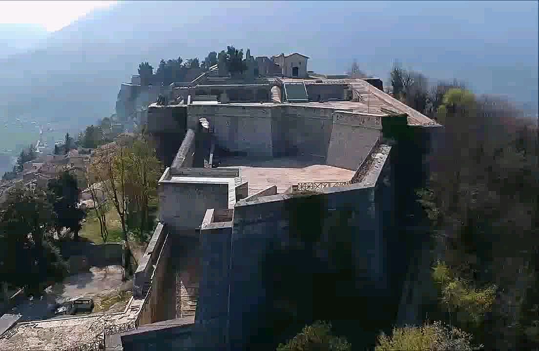 FortezzaInfo's tweet photo. In volo sulla fortezza https://t.co/eTPIsYxnkY