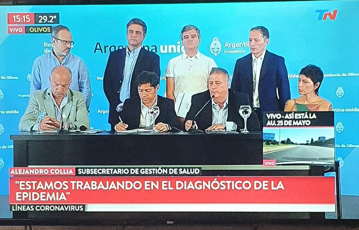 gastonvigier's tweet photo. Que buen ejemplo ninguno a un metro del otro, comparten microfono, les falta toser como larreta 
Politicos argentinos 🤦🏻‍♂️🤦🏻‍♂️
#Convid_19 https://t.co/JSxxxatKwt