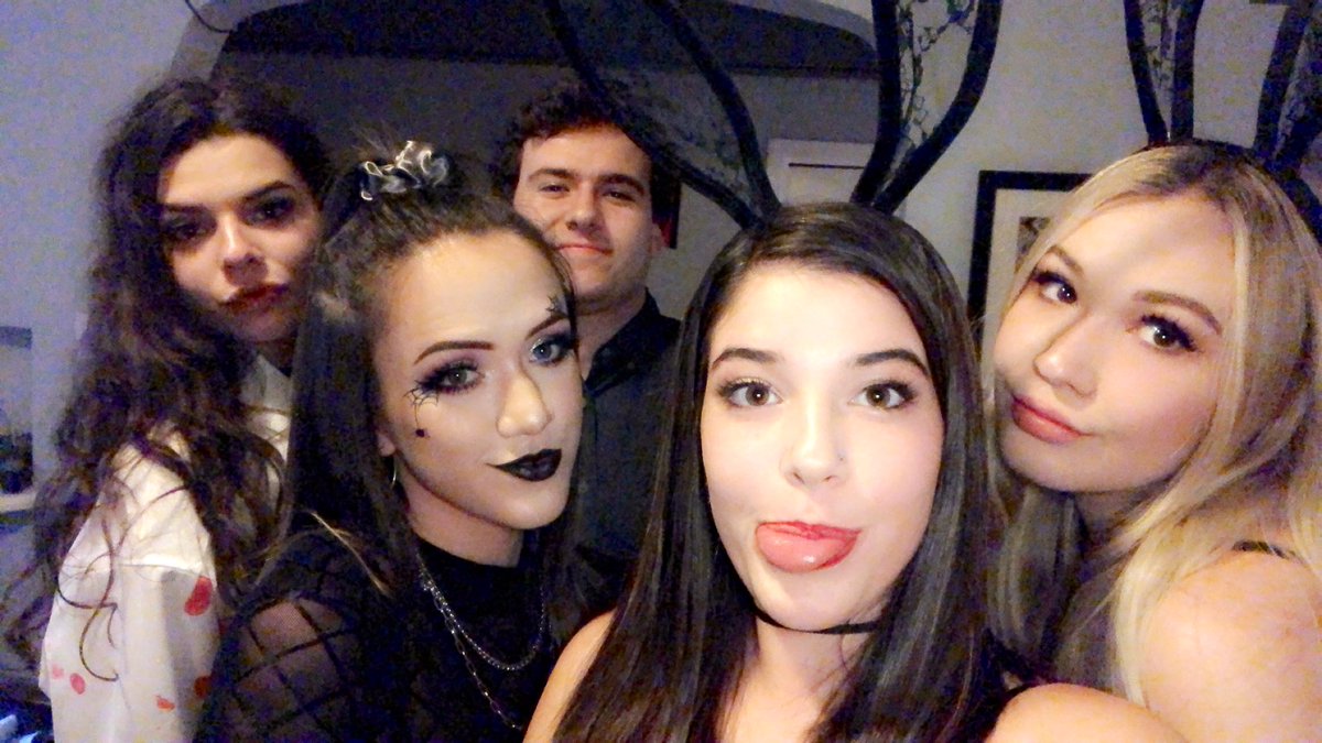 Maggie10_'s tweet photo. happy birthday to the queen of rallying &amp; one of my favorite people ever 🤩 i hope it is the absolute best, love u @abbymmc 🥳🥳 https://t.co/CFfa9ct5BS