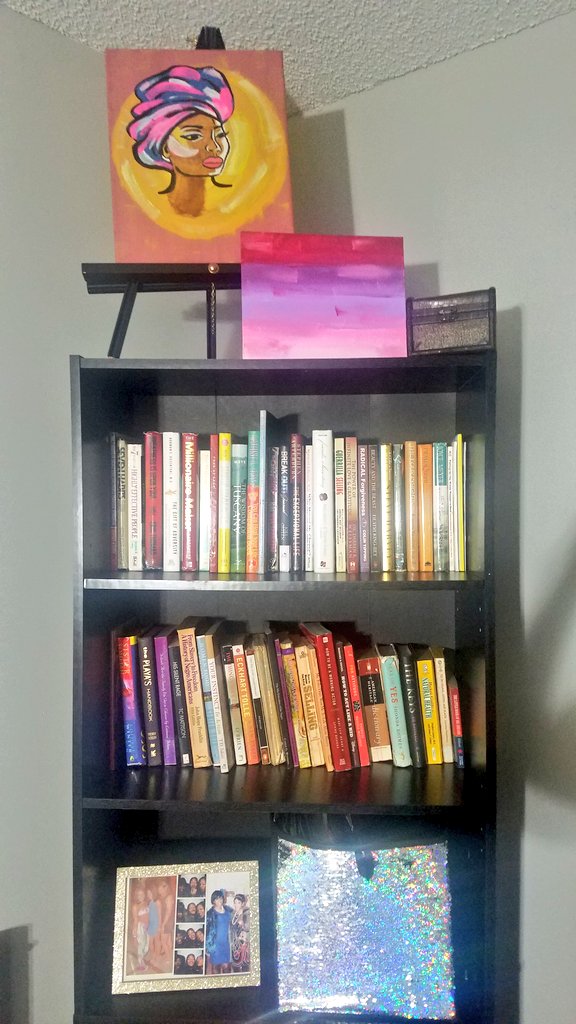 YaniiBeePretty's tweet photo. #ShowUsYourShelves #Quarantine #ItsInThebooks #ReadFromHome 📖 #FeedTheBrain https://t.co/tmQFoztanp