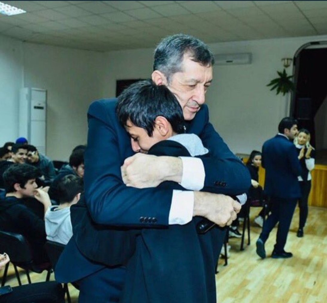 Eğitim ekip işidir denildi. Öğretmeni, okul müdürü, öğrencisi sizinle birlikte yürüdü. Memleketin bu zor zamanlarında gayette ve destekte sizinleyiz Sayın Bakanım. #ZiyaSelçukİyikiVarsın