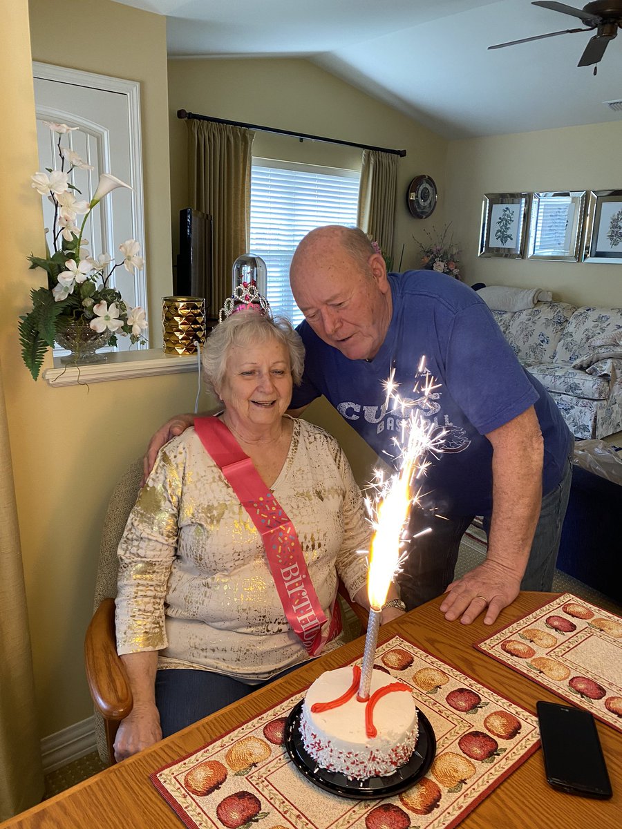 WaterfordPHC's tweet photo. Sue H. is an avid Cubs fan and today is her day. Due to social distancing restrictions, we couldn’t celebrate her birthday at the Villa Clubhouse so we brought the party to her. Happy birthday Sue! #Trilogyliving #Waterfordplacevillas #birthdaygirl https://t.co/iDpuqZtKWm