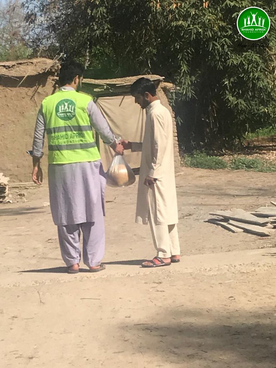 SAFoundationN's tweet photo. On the second day of the @SAFoundationN Ration distribution drive, social workers tirelessly went from door to door handing out food supplies to the underprivileged people who’s livelihoods have been affected by #Covid19 pandemic.
Please continue your support &amp; #DonateKaroNa https://t.co/oDfTnr3bvg
