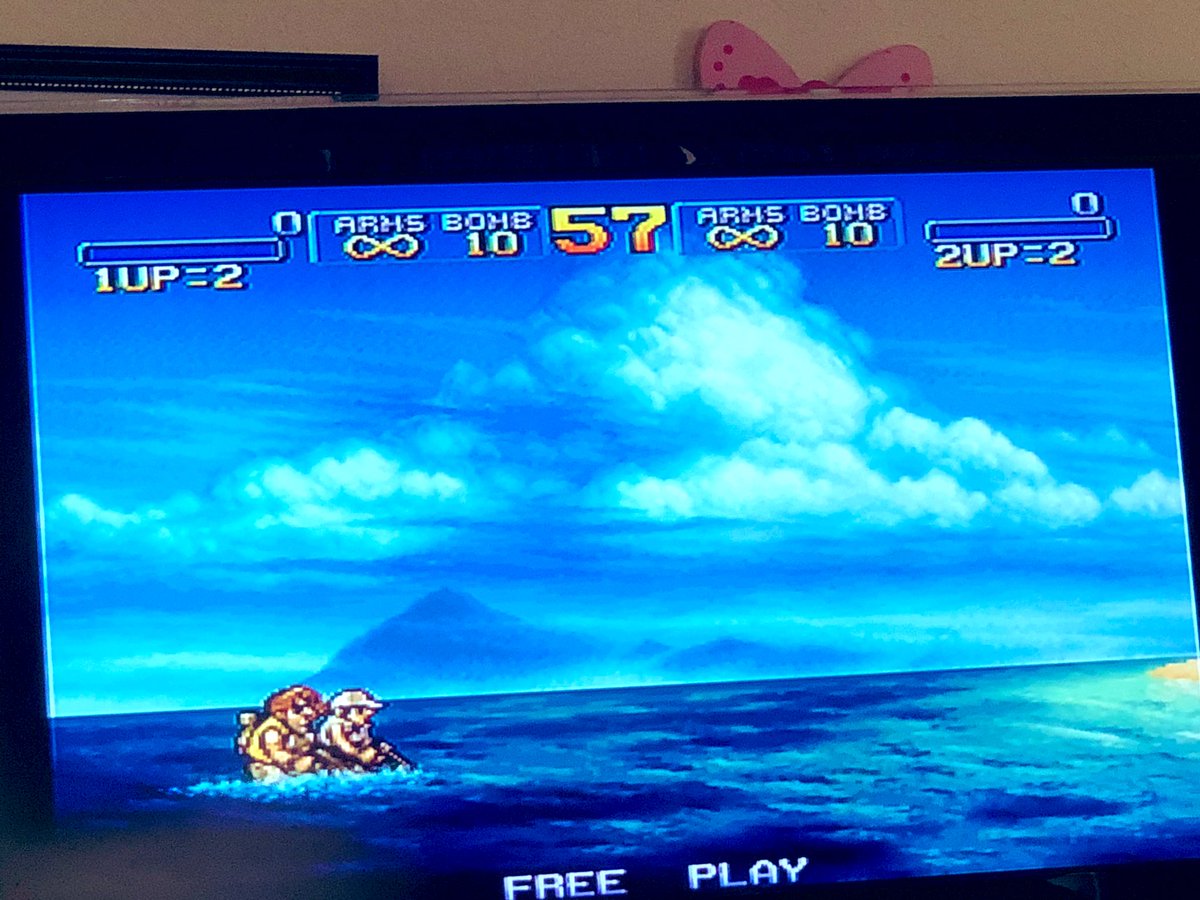 Clandestino45's tweet photo. Pues mira mi Nat, cuando nos cansamos de los juegos de mesa y de las tareas, Jugamos un rato mi juego favorito de mi infancia con mi nena en su cuarto ❤️ #MetalSlug @NasVillasana #Sintonizando #QueGenio https://t.co/wdtbW5E5H9