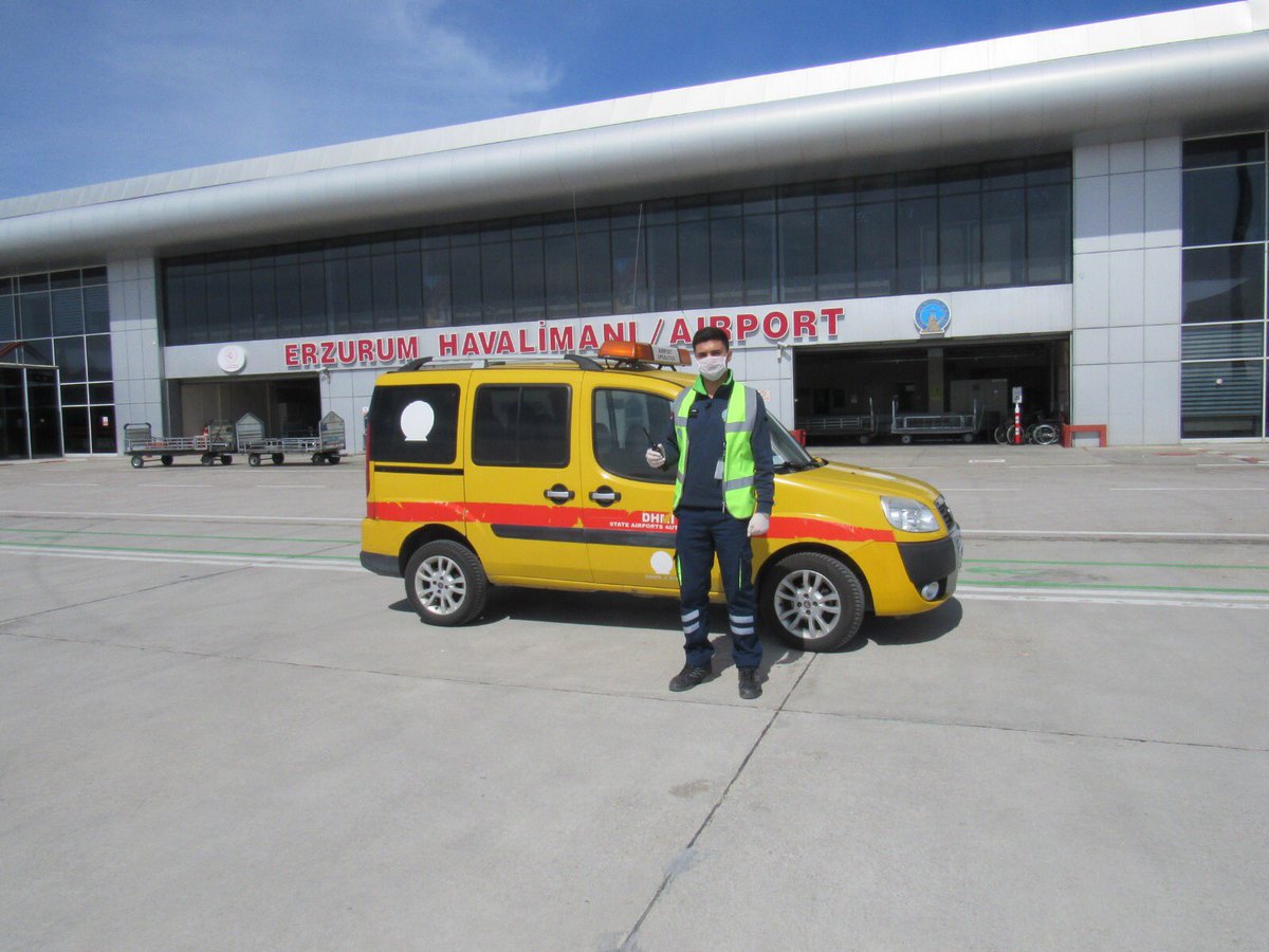 Havalimanlarımızda görev alan tüm birimlerimiz yolcularımızı koronavirüs tehdidinden korumak için 7 gün 24 saat #14Kural’ı gözeterek çalışıyor. 

#DHMİ 14 Kural’a uyuyor; sen de uy!