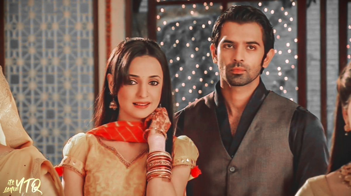 K: 'Chudiyan hain.'A: 'Haan toh?'K: 'Toh kya? Hum sirf yeh pooch rahe hain ke kya aapne inhe humare liye khareeda tha?' Khushi deliberately showing off her bangles to Arnav to get an answer from him was so cute  #SanayaIrani  #BarunSobti  #IPKKND  #Arshi  #IPKKNDRewind